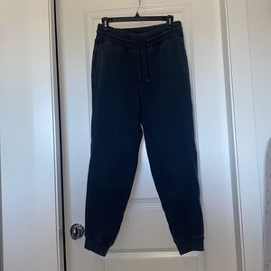Aritzia sweat pants size M